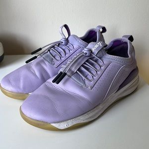 Clove tennis shoes in lavender